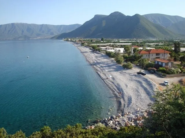 Ditiki Plakas Leonidiou watersports scene