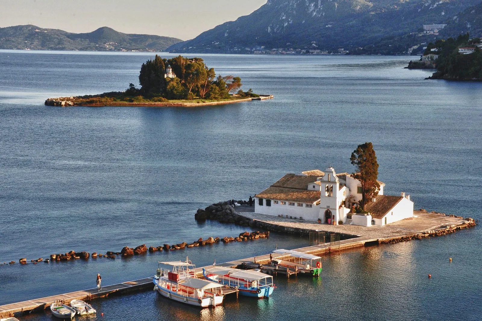 Kanoni (Vlacherena) watersports scene