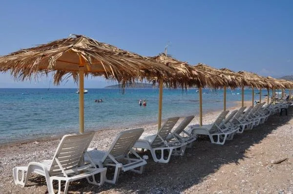 Plaka Drepanou watersports scene