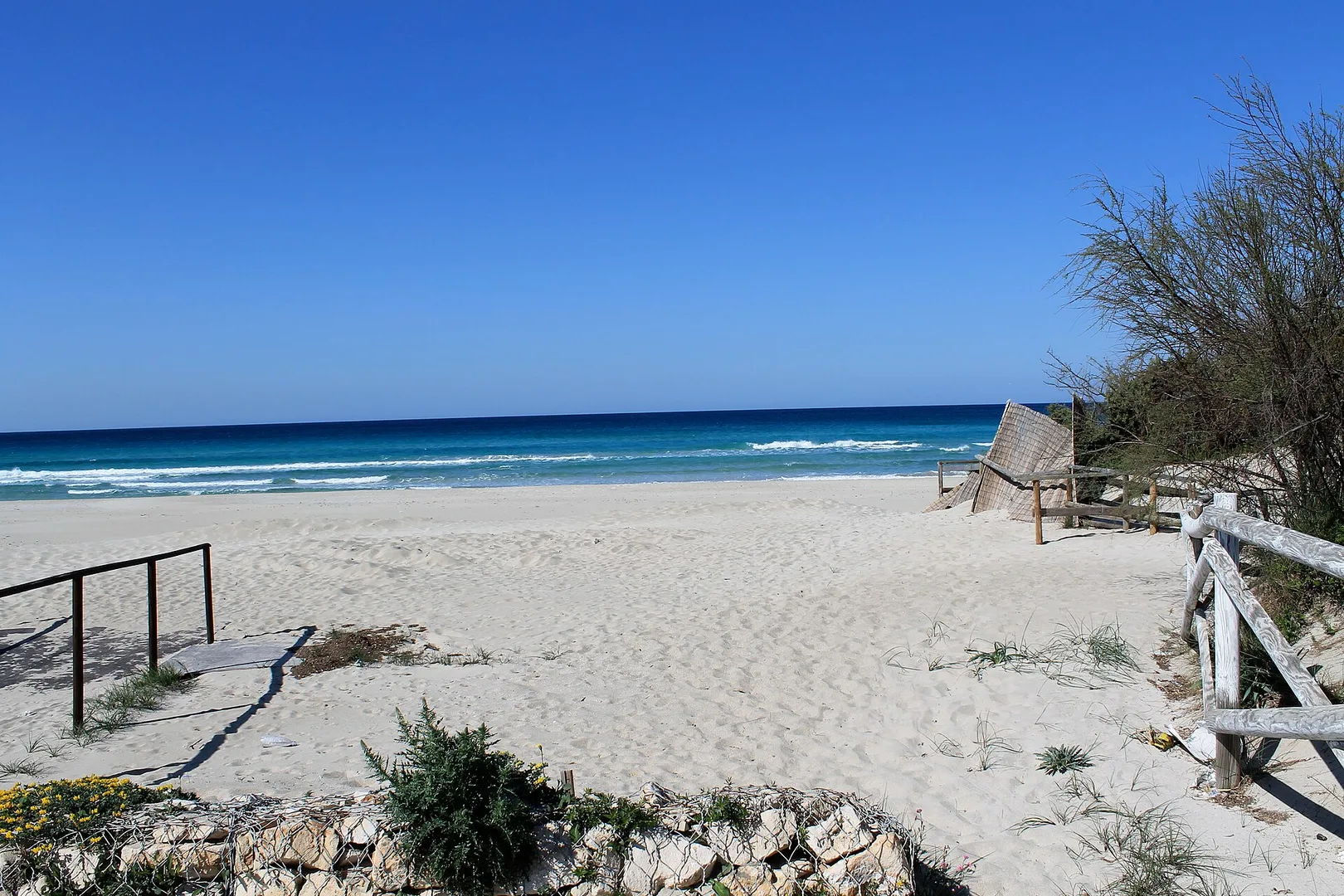 Spiaggia Lunga (Vieste) beach watersports, Puglia, Italy